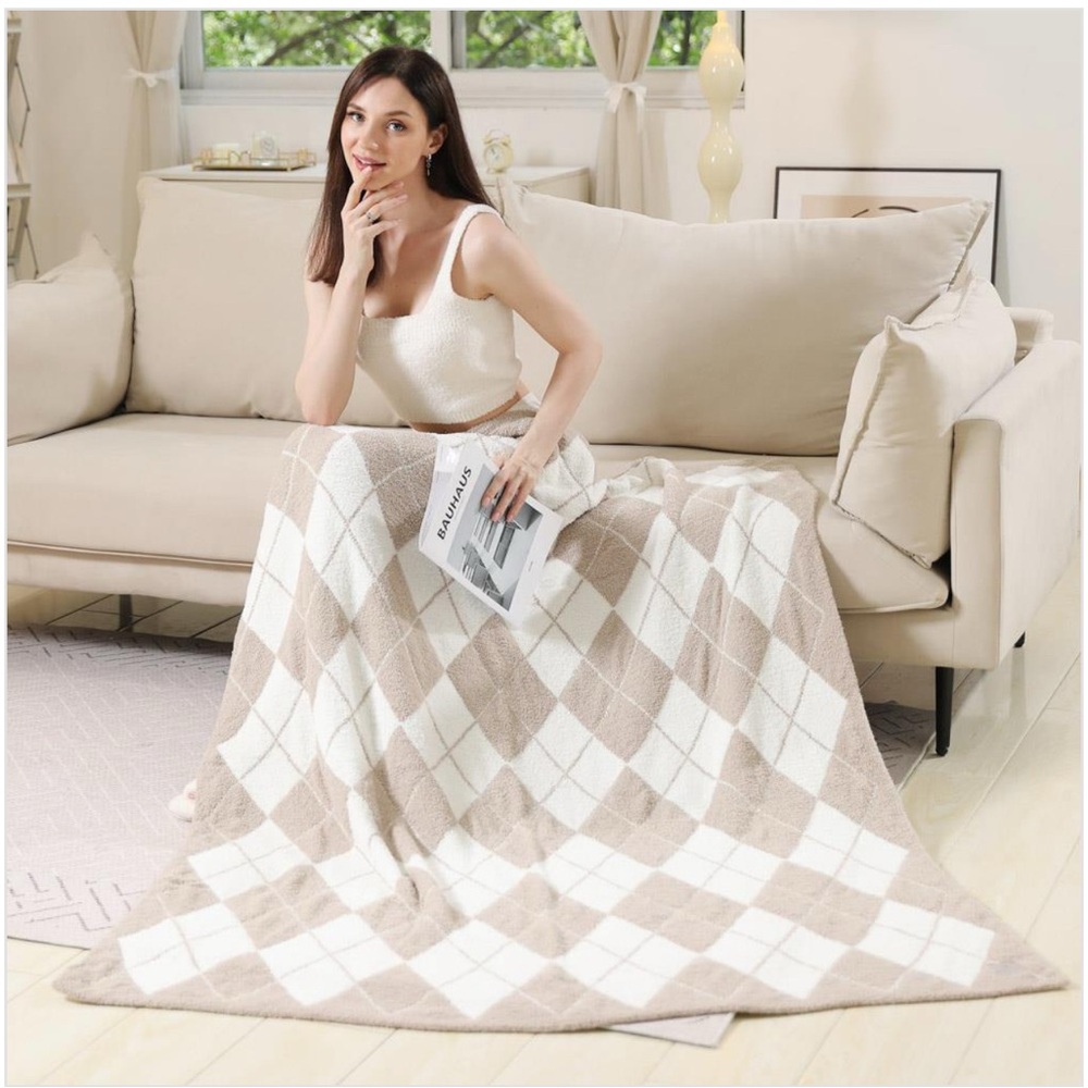 ComfyLuxe Argyle cozy Blanket, Cream & Beige